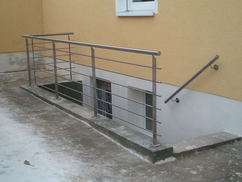 Absturzgeländer aus V2A Absturzgeländer aus V2A